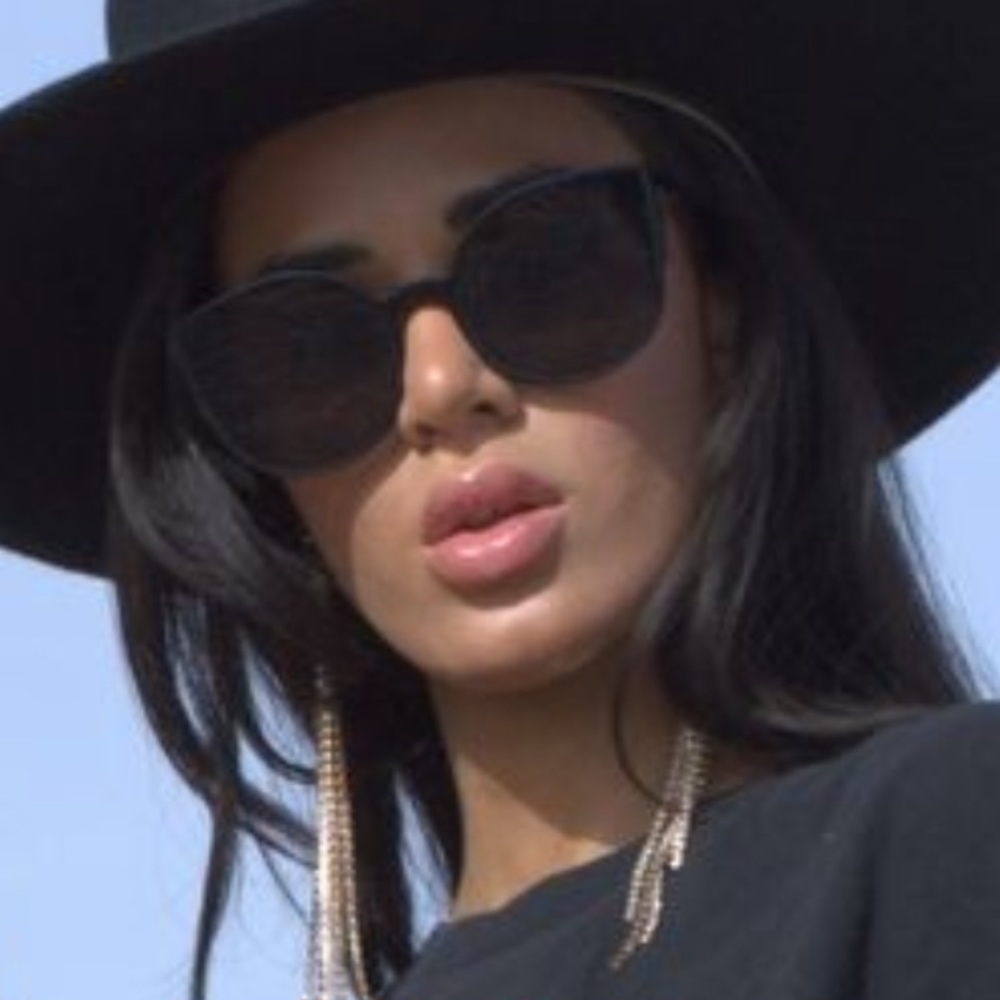 Make Way Tinted Trendy Frame Sunglasses - Picture 2 of 4